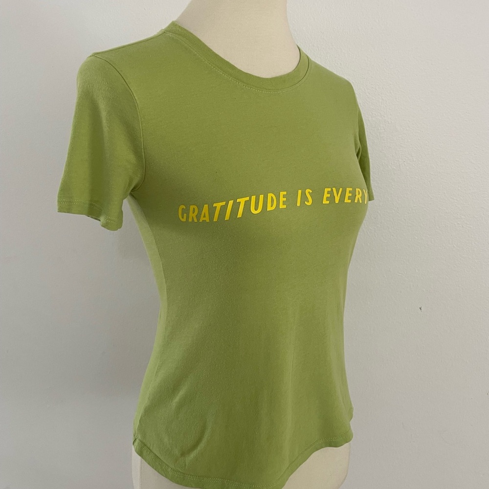 Forever 21 Green Tee with Yellow Text GRATITUDE IS EVERYTHING Sz XS - Picture 2 of 7